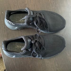 ADIDAS Women’s Black Swift Run Sneakers Size 8